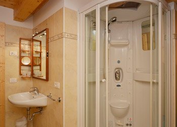 Apartment in Canazei. Azola da mont
 Big bathroom with shower kabine with ydromassage and iron-bath