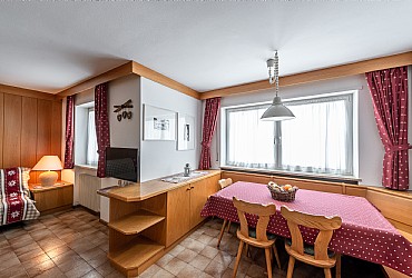 Apartment in Canazei. ground-floor apartment for 4 persons with kitchenette in the living room, two bedrooms, two bathrooms and balcony