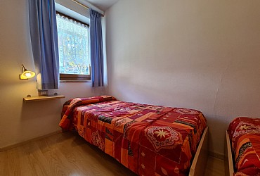 Appartamento a San Giovanni di Fassa - Pozza. Camera con due letti singoli.
