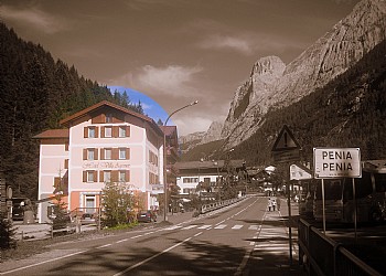 Hotel 2 stelle a Canazei (**) a Penia di Canazei. Estate  con vista sulla marmolada