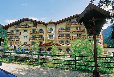 Hotel 3 stelle Superior a Canazei (***S) a Canazei - Esterne - ID foto 345