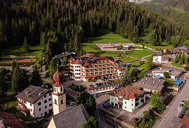 4 stars Hotels in Canazei (****) in Canazei - External - Photo ID 381