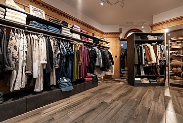 Clothing stores in Moena - External - Photo ID 1583