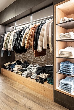 Clothing stores in Moena - External - Photo ID 1584