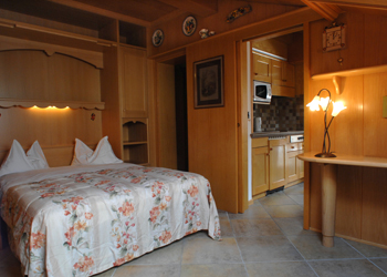 Privati a Moena. stanza da letto