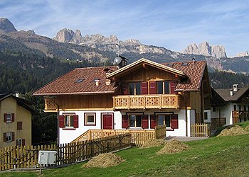 Case con appartamenti Soraga di Fassa: Ciasa Pè de Bosc - Renzo Pellegrin