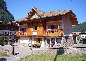 Ferienwohnungen Canazei: Villa Lory - Valeria Fosco