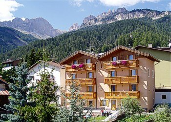 Case con appartamenti San Giovanni di Fassa - Vigo: Appartamenti Anto - Antonella Pezzei