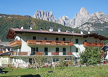Case con appartamenti San Giovanni di Fassa - Pozza: Ciasa Costabella - Patrizia Bernard