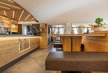 Services San Giovanni di Fassa - Pozza: Caffè Bistrò Laurino