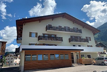 Case con appartamenti San Giovanni di Fassa - Pozza: Ciasa De Rosa - Helga Florian