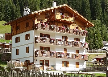 Apartamenty Canazei: Majon di Roces - Mariagrazia Pitscheider