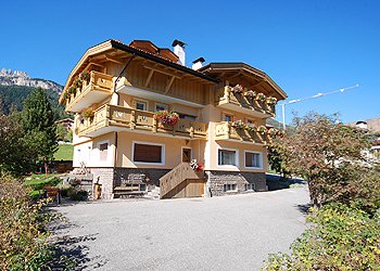 Case con appartamenti San Giovanni di Fassa - Vigo: Ciasa Flora - Aldo Rasom