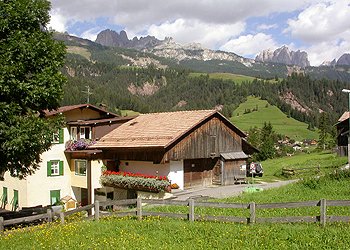 Case con appartamenti Soraga di Fassa: Sas da Rocia - Michelangelo Zulian