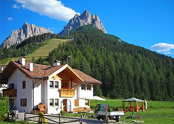 Appartamento a San Giovanni di Fassa - Pozza. Veduta panoramica sas da le Doudesc e sas da le Undesc