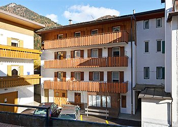 Appartamento a San Giovanni di Fassa - Pozza. Appartamenti da quattro posti letto, siti a Pozza di Fassa nel cuore delle Dolomiti. Per info contattare il 333/8762809