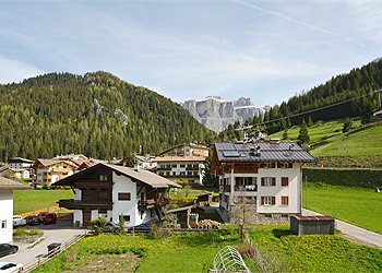 Appartamento a Canazei. Panorama lato nord con Sas pordoi