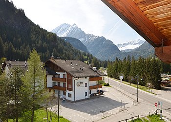 Apartment in Canazei. Panorama Est with Vernel Mountain
