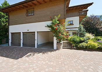 Appartamento a Moena. L'appartamento dispone di un posto garage coperto incluso nel prezzo.