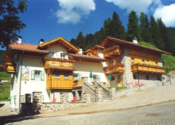 Bytě - San Giovanni di Fassa - Vigo  - Zvenčí - v létě - Photo ID 166