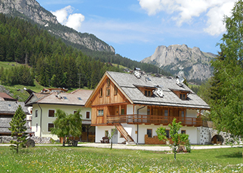 Case con appartamenti San Giovanni di Fassa - Pera: Tobià el Salvan