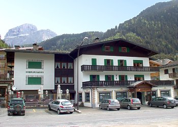 La Vivènes - Canazei - The Vivenes House is located in Canazei on the main Pareda street.
Is 300m away from the 