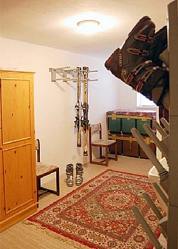 Apartment in Soraga di Fassa. Ski room