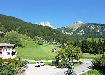 Appartamento a Campitello di Fassa. Il gruppo del Sasso Lungo con il Col Rodella