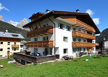 Case con appartamenti San Giovanni di Fassa - Pozza: Cesa Bernard - Karin Bernard