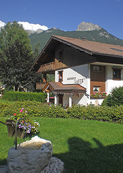 Residences in Moena. The Residence Lastè is a little holiday complex in typical mountain style, located in a sunny, green and quiet position. 
All apartaments are furnished with comfort and elegance; they have between 2 and 5 beds and are provided of a very equipped kitchen with a cosy and confortable dinner corner, equipped wide balcony, wi-fi system in apartment, Tv sat, safe and hair-dryer. 

For the guests are available swimming-pool, sauna, infrared sauna games-room, as well as one park-space in the  garage with cycle and ski-deposit, drier ski-boots and a equipped large garden as well as a intimate typical common stube.