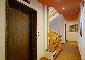 Appartamento a Moena. Ascensore con portata 9 persone