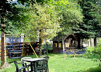 Appartamento a Moena. Giardino di proprietà  con giochi per i bimbi.