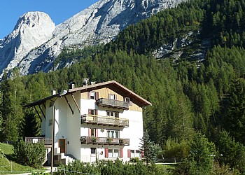 Case con appartamenti Penia di Canazei: Bucaneve - Valeria Dantone