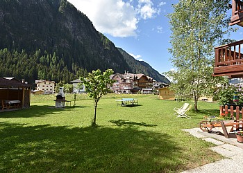 Apartment in Campitello di Fassa - Garden - Photo ID 2430