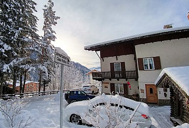 Bytě - San Giovanni di Fassa - Vigo - Zvenčí - v zimě - Photo ID 2505