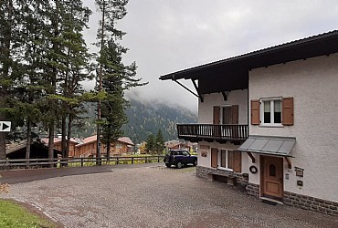 Bytě - San Giovanni di Fassa - Vigo - Zvenčí - v létě - Photo ID 2777