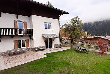 Bytě - San Giovanni di Fassa - Vigo - Zvenčí - v létě - Photo ID 2778