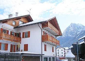Apartment in San Giovanni di Fassa - Pozza. Ciasa Piz is situated in front of the night slope Alloch and near (200m) from the cable car Buffaure-Ciampac that it's connected to Sellaronda and other beautiful location (ex: Marmolada, Lagazuoi, Alta Badia, ecc) attainable by skiing.
Skipass office, ski school and markets are 50m from our house.
If you want to leave the car in our private parking, ski-bus stop is 50m from the house. 

The view from the our house is on Cima undici, Cima dodici and in other side on the group of Catinaccio/Rosengarden.

If you love to relax, we are affiliated to the new wellness center 
