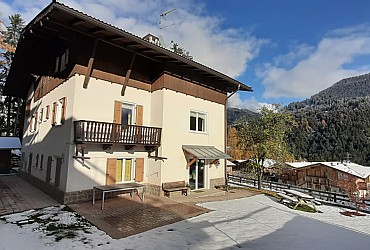 Bytě - San Giovanni di Fassa - Vigo - Zvenčí - v zimě - Photo ID 2781