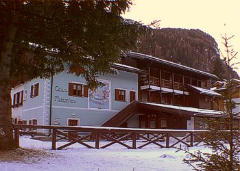 Apartment in Canazei. IN CASA FELEZINA NON ACETTIAMO ANIMALI SENZA IL CONSENSO DEL PROPETARIO.
________________________________
LI APPARTAMENTI SARANNO CONSEGNATI DALLE ORE 16.
________________________________
AL ARRIVO IL CLIENTE CONSEGNA
I DOCUMENTI QUANTE LE PERSONE
PRENOTATE
______________________________
DEPOSITERA' UNA KAUZIONE DI € 200.00 X APPARTAMENTO
SALVO DANNI / VERANNO RESTITUITE ALLA PARTENZA AL CONTROLLO.
________________________________
SI EFETTUA IL SALDO AL ARRIVO
ALLA CONSEGNA DEL APPARTAMENTO