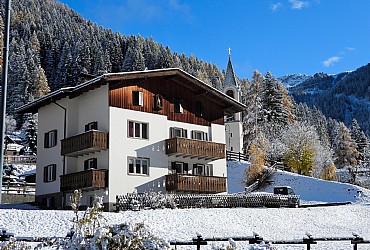 Apartment in Canazei. The villa, which is at the entrance of Canazei, has 2 very large apartments, both of 90 m2, with three bedrooms, living room and kitchen. Private parking.
