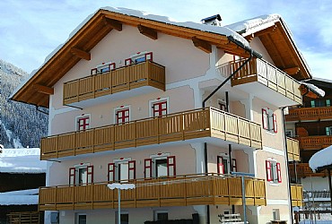 Bytě - San Giovanni di Fassa - Pozza - Zvenčí - v zimě - Photo ID 2999