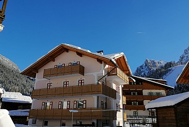 Bytě - San Giovanni di Fassa - Pozza - Zvenčí - v zimě - Photo ID 3000