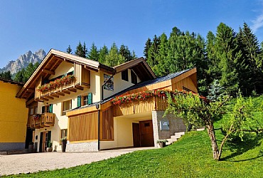 Apartments San Giovanni di Fassa - Pozza: Chalet la Ciajeta