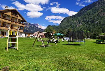 Apartmanu - San Giovanni di Fassa - Pera - Vrt - Photo ID 3103