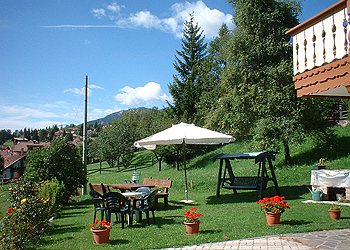 Appartamento a San Giovanni di Fassa - Pozza. Giardino esterno con barbeque.