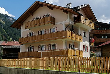 Bytě - San Giovanni di Fassa - Pozza - Zvenčí - v létě - Photo ID 3306