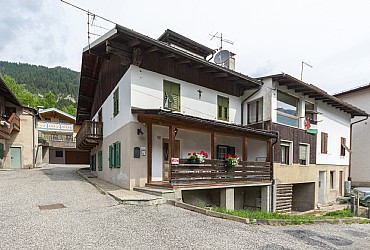 Case con appartamenti San Giovanni di Fassa - Pozza: Casa Lastei