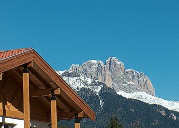 Residence a San Giovanni di Fassa - Pozza. In posizione soleggiata gode di uno splendido panorama sulle montagne della Valle di Fassa
