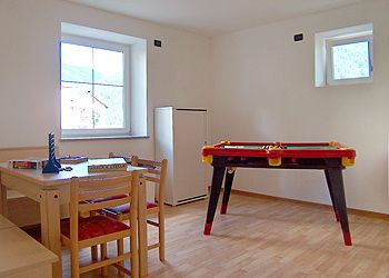 Appartamento a San Giovanni di Fassa - Vigo . Un'allegra sala per divertirsi in compagnia con giochi da tavolo,calcetto e biliardino o per festeggiare con gli amici di Ciasa Alpe.
